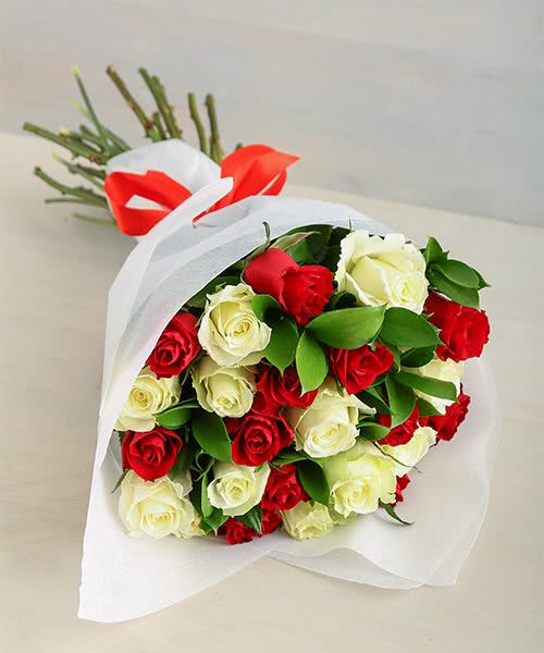Buy wholesale fresh cut mixed colour bouquets; Mixed Bouquet of Roses and Ruscus